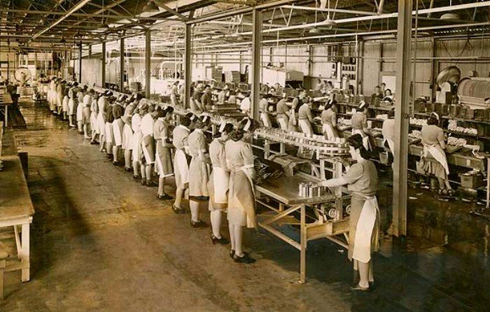 women_working_in_a_cannery-1193089